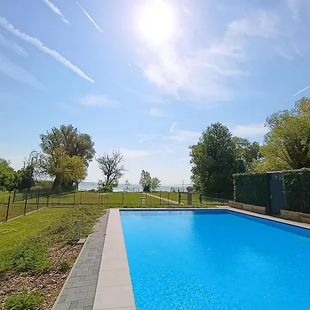 Lake Resort Beach Apartment Appartement Keszthely